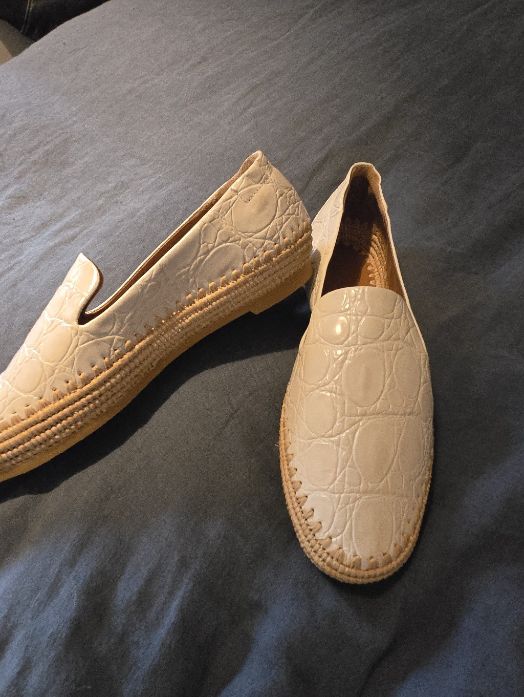 New Robert Clergerie Women's Neutral Croc-Embossed Slip-On Leather Loafers Sz 38